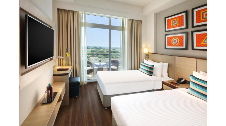 Sandal Suites By Lemon Tree Hotels Noida Exterior foto