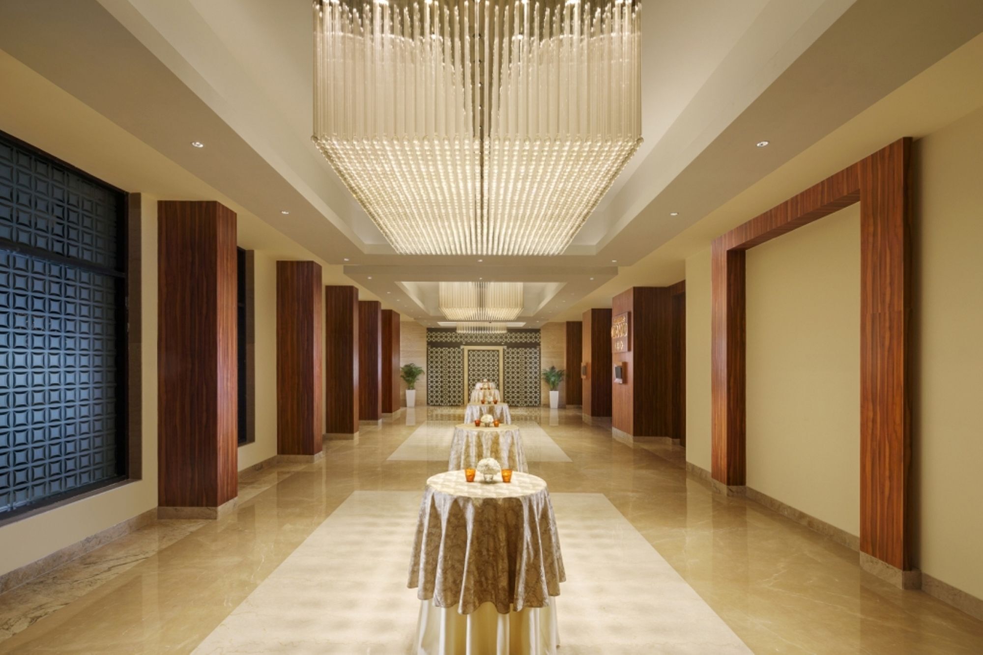 Sandal Suites By Lemon Tree Hotels Noida Exterior foto
